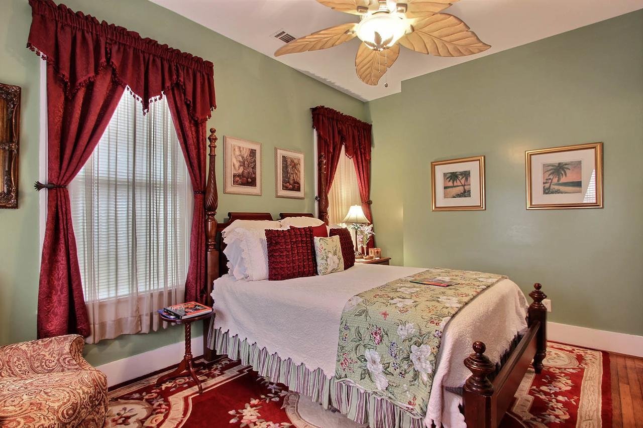 سافانا Green Palm Inn المظهر الخارجي الصورة