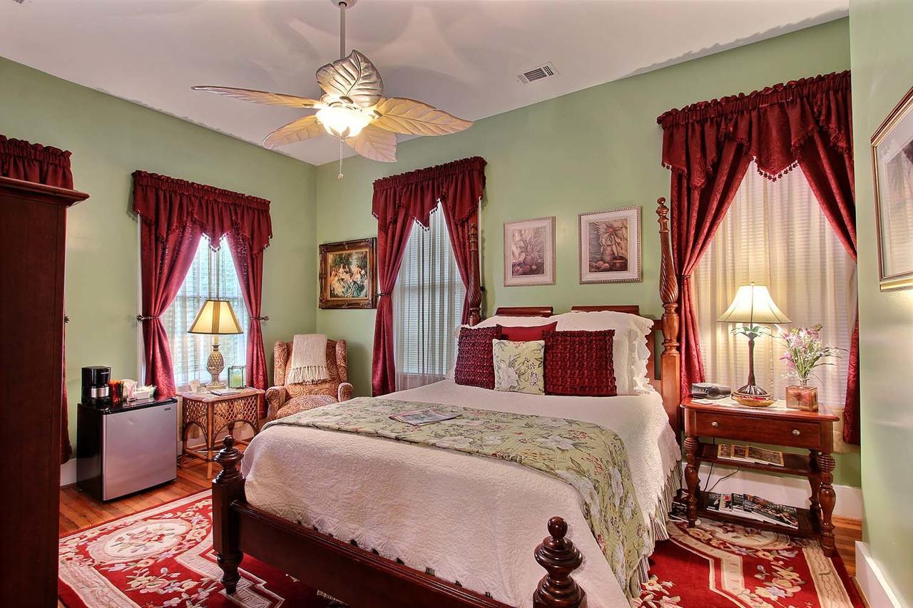 سافانا Green Palm Inn المظهر الخارجي الصورة